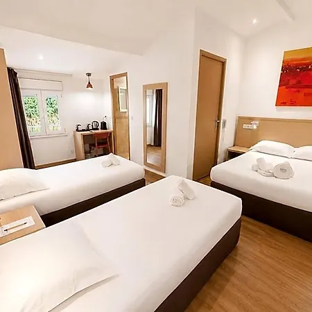 Holzer Ii Hotel