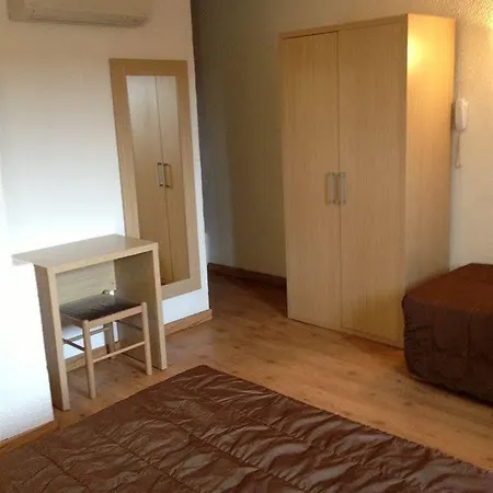 Holzer Ii Otel
