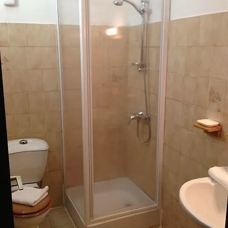 Holzer Ii Otel